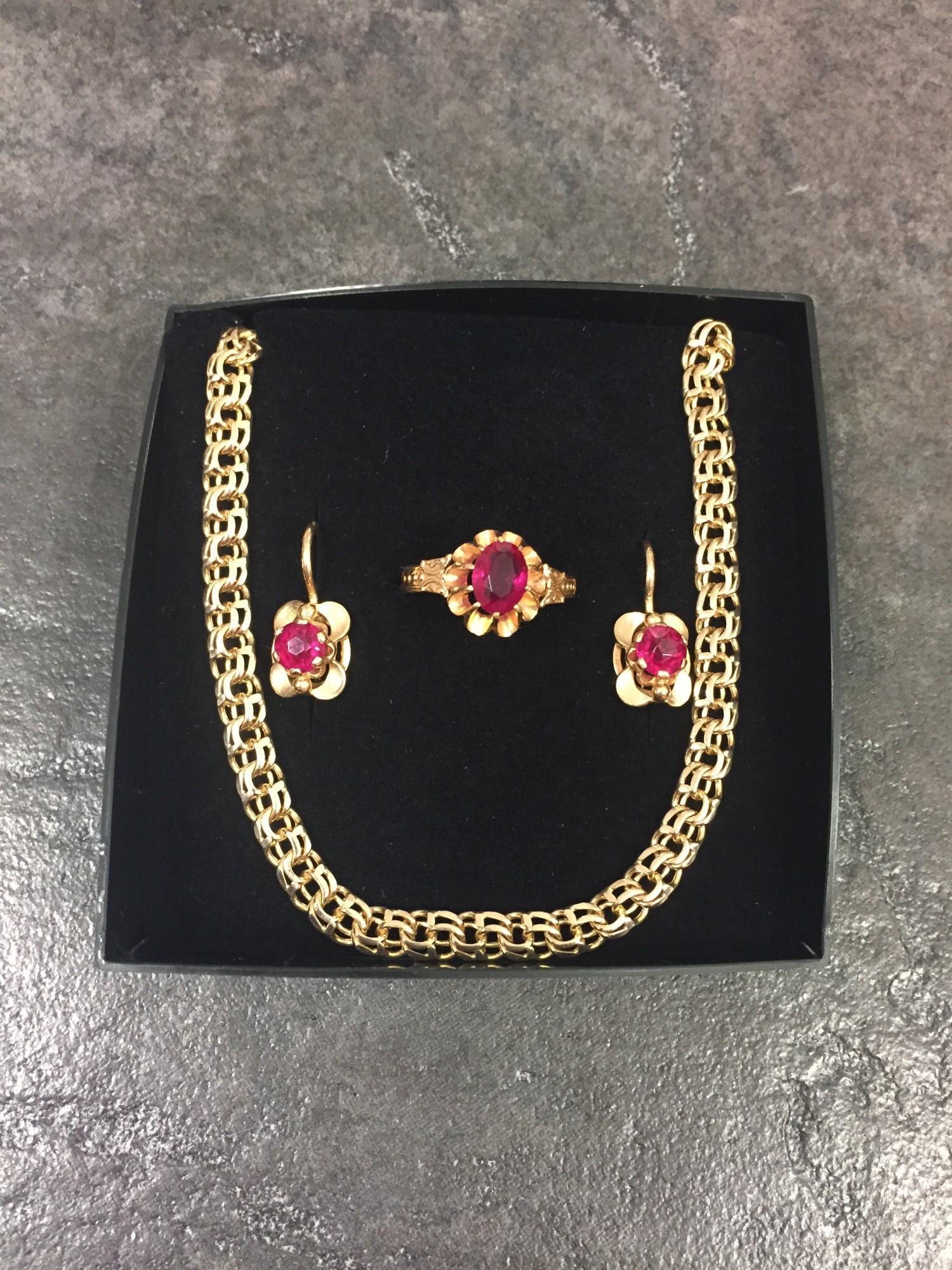 Tootefoto - Karp Copenhagen kõrvarõngastele/kaelaketile