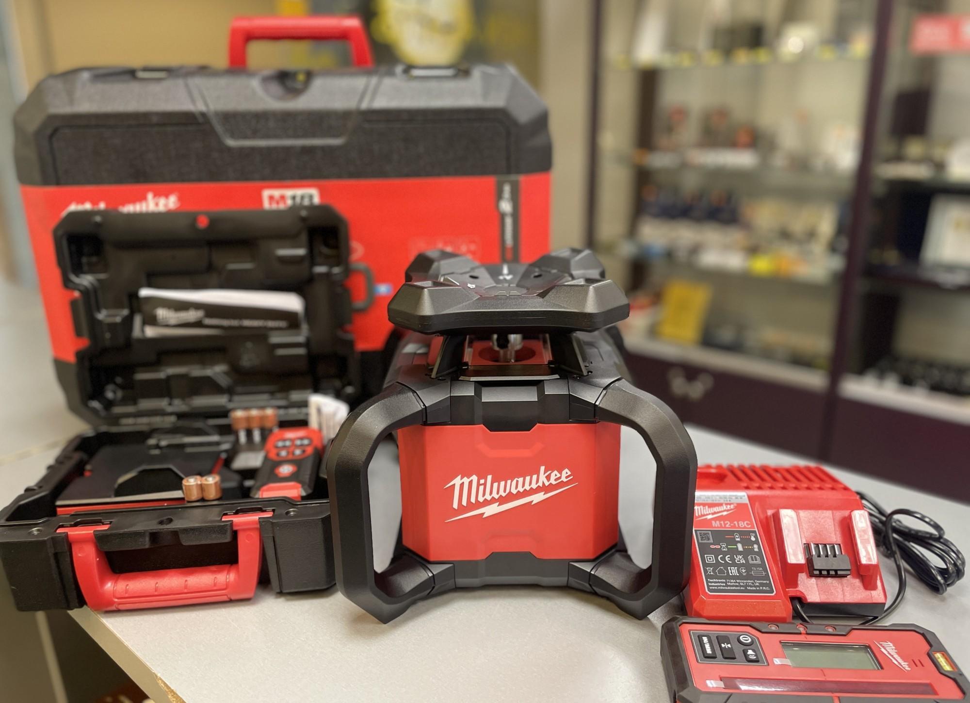 Tootefoto - PÖÖRDLASER MILWAUKEE M18 RLOH600-201C+ EHITUSSTATIIV TRP-160