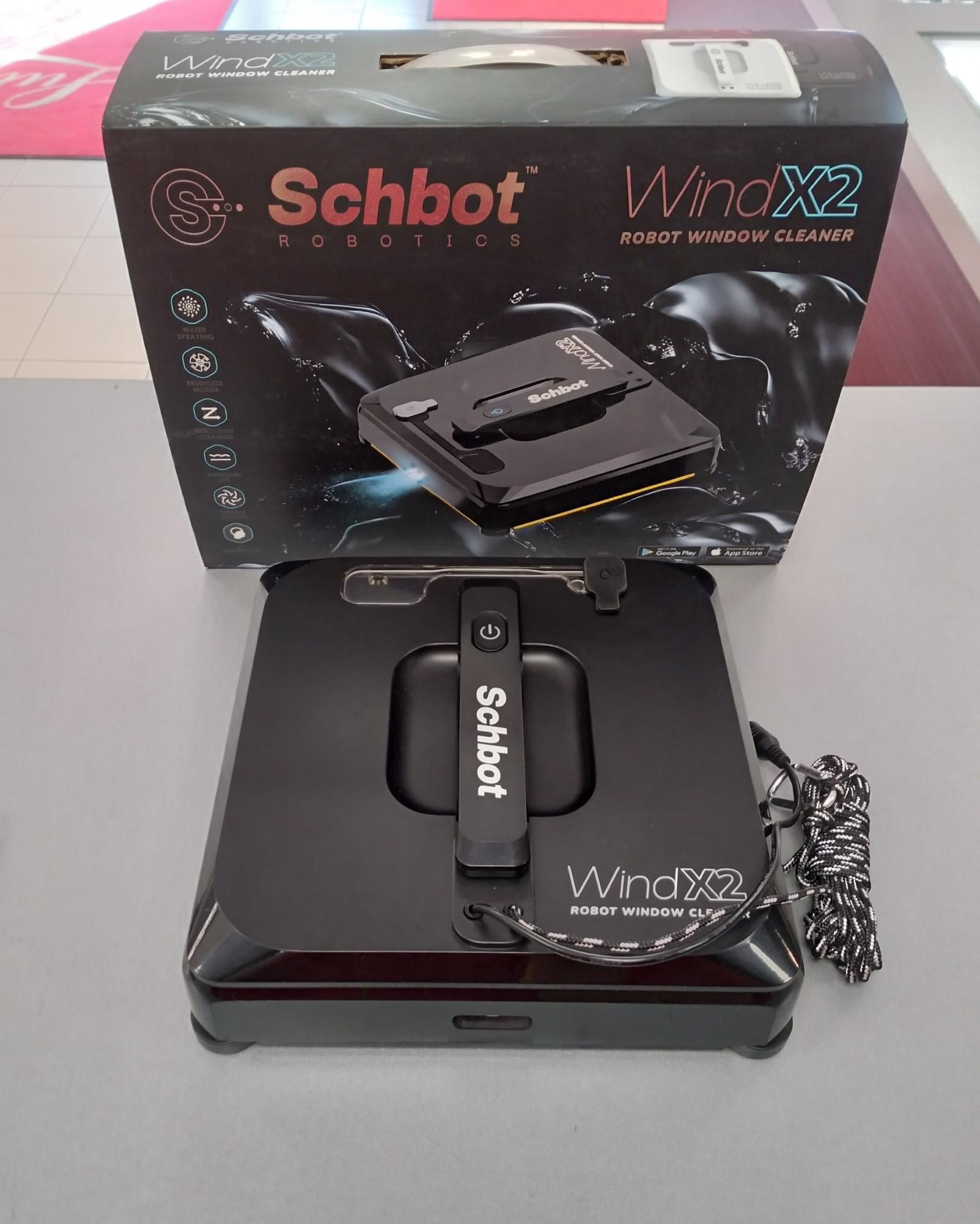 Tootefoto - Aknapesurobot Schbot Wind x2