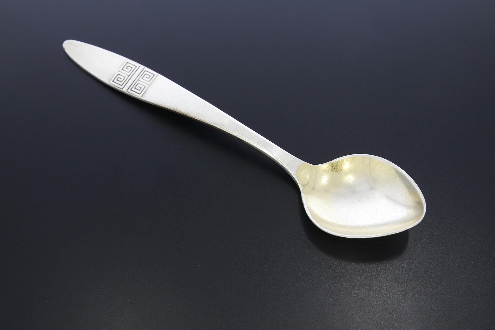 Tootefoto - Hõbelusikas 916*