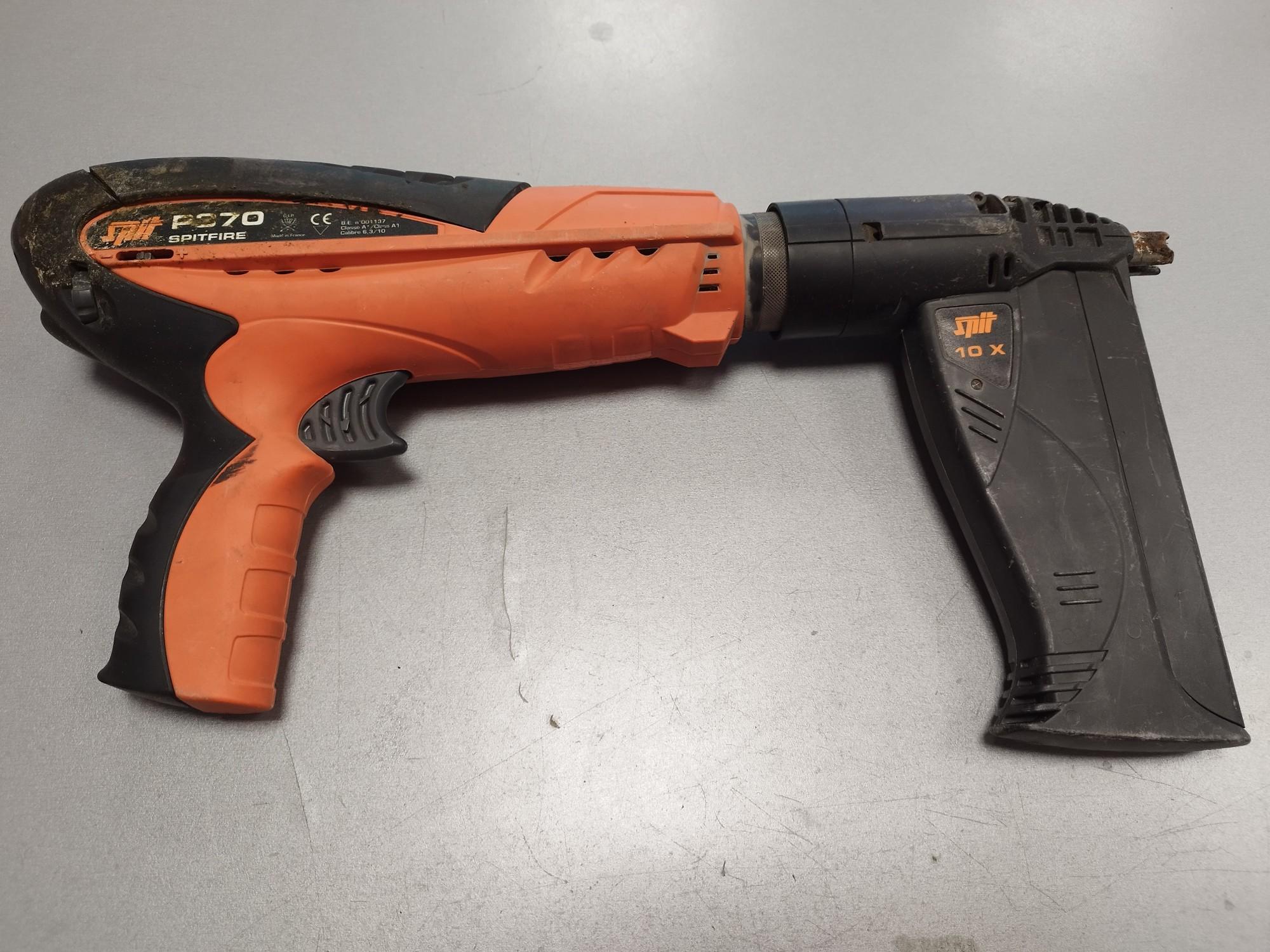 Tootefoto - Naelapüstol Spitfire p370