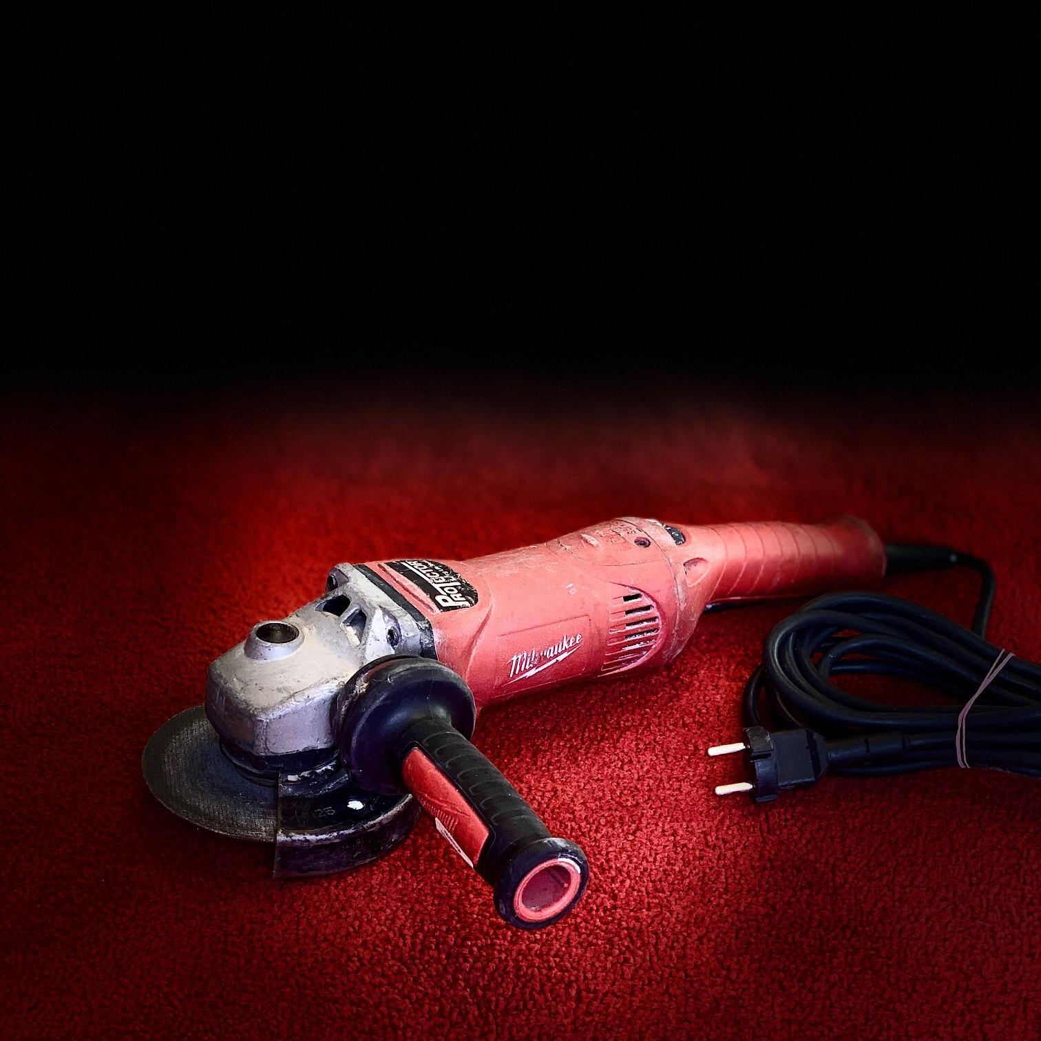 Tootefoto - Nurklihvija Milwaukee AGV 17-125 XE