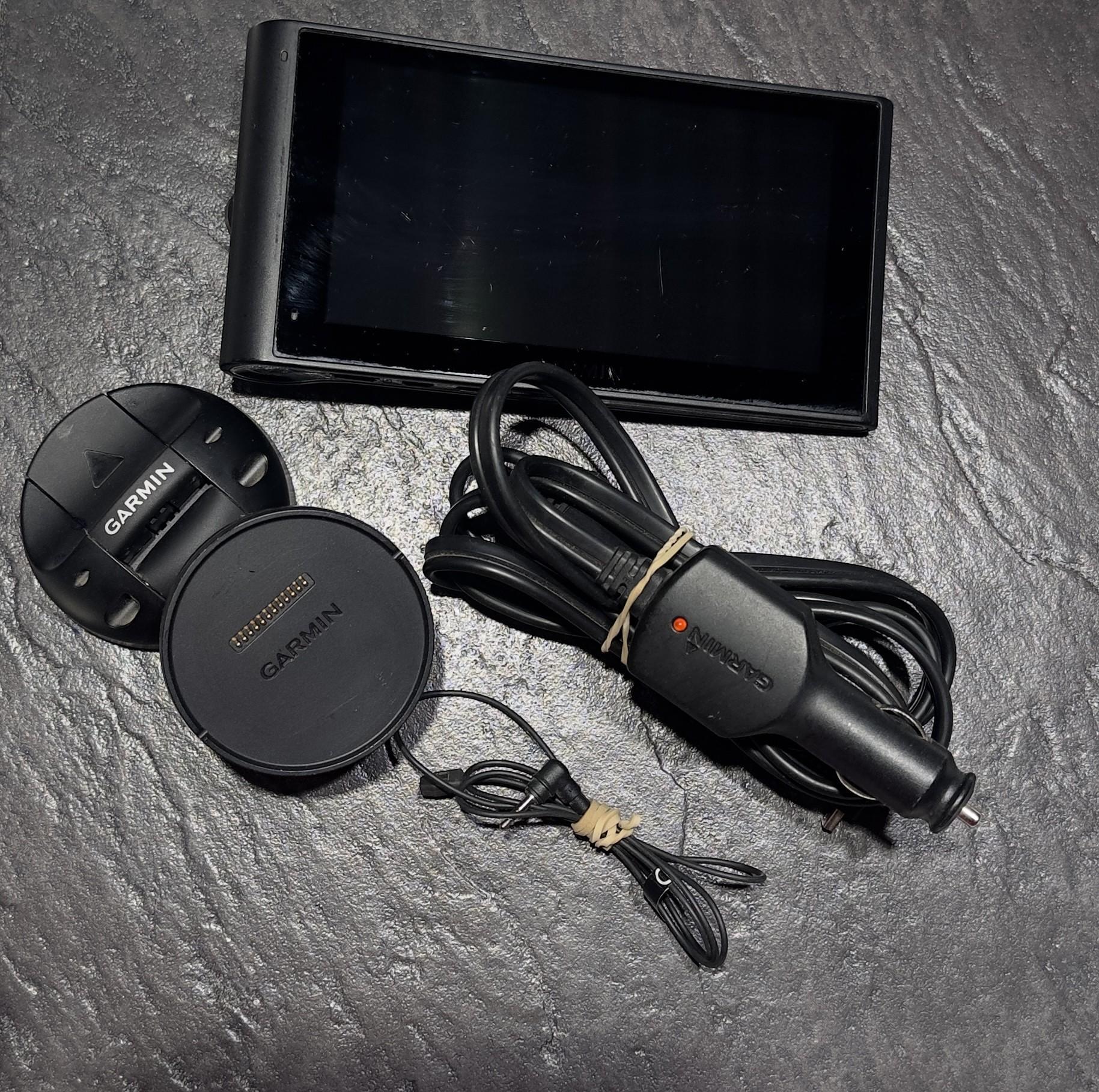 Tootefoto - Navigatsiooniseade Garmin dzelCamLM