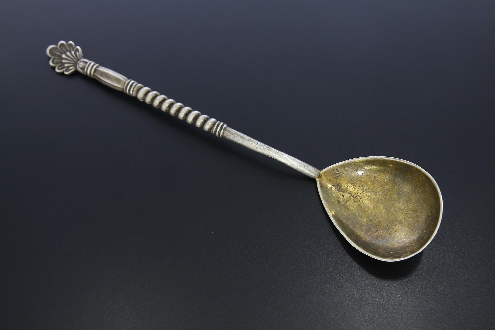 Tootefoto - Hõbelusikas 875*