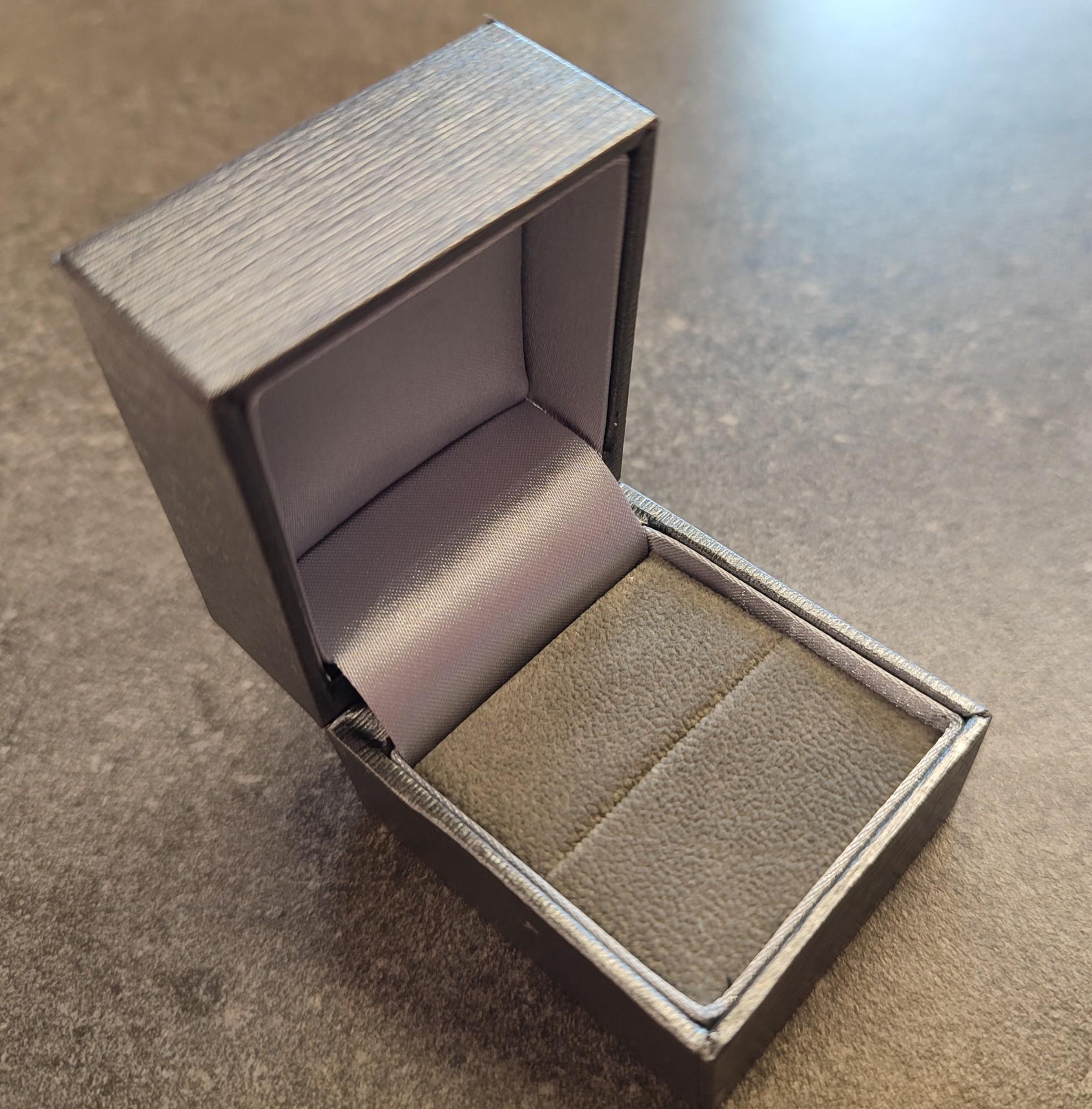 Tootefoto - Ehtekarp Hall!