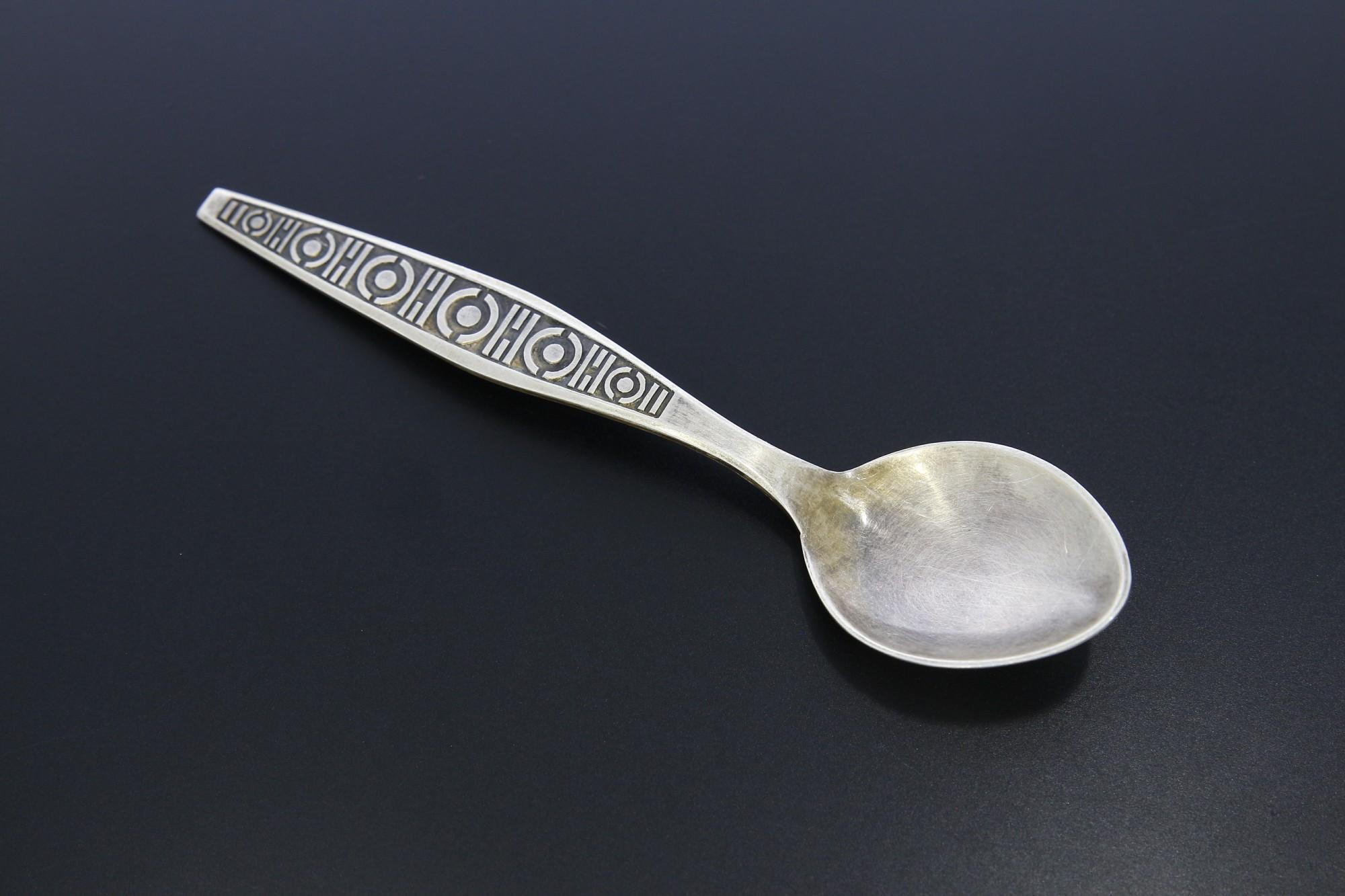 Tootefoto - Hõbelusikas 875*