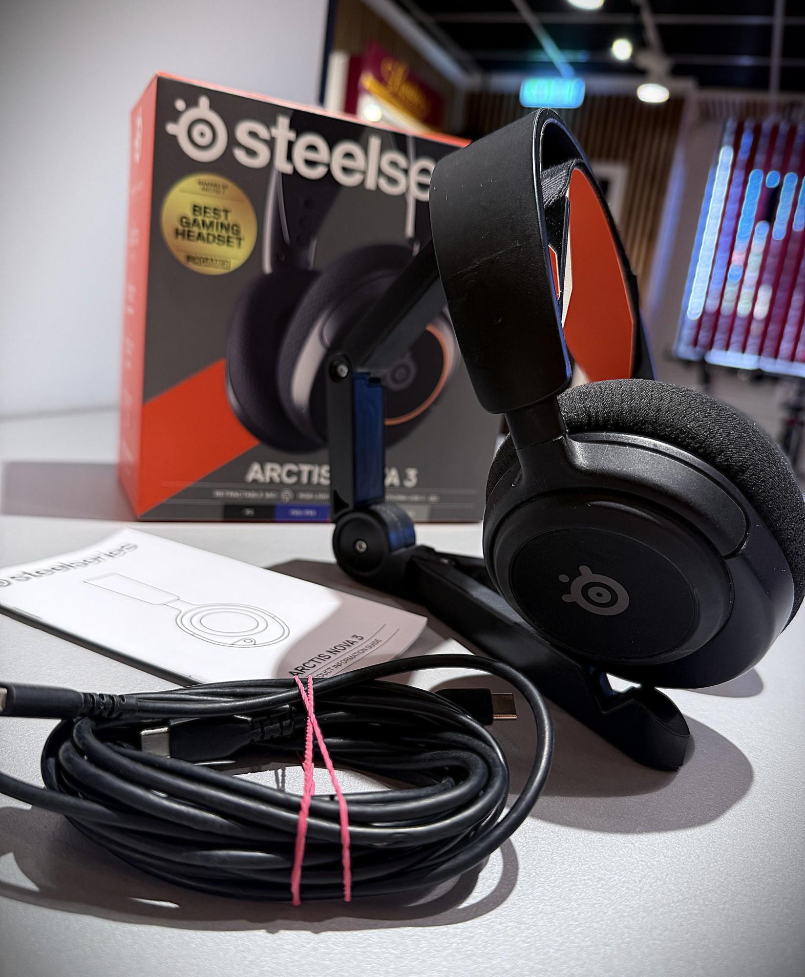 Tootefoto - Juhtmega Mängurikõrvaklapid Steelseries Arctis Nova 3