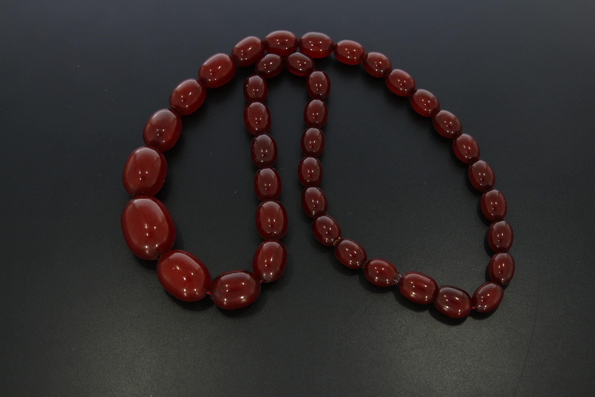 Tootefoto - Kaelakee Merevaik