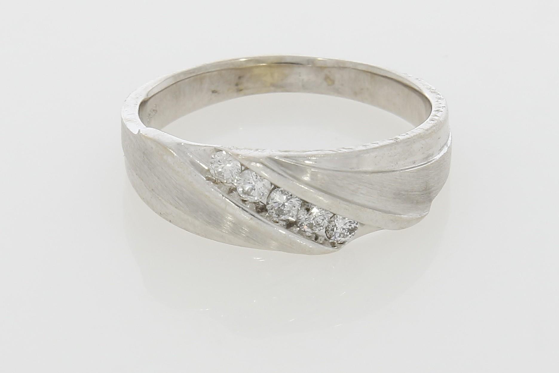 Tootefoto - Kuldsõrmus 417* Briljandid