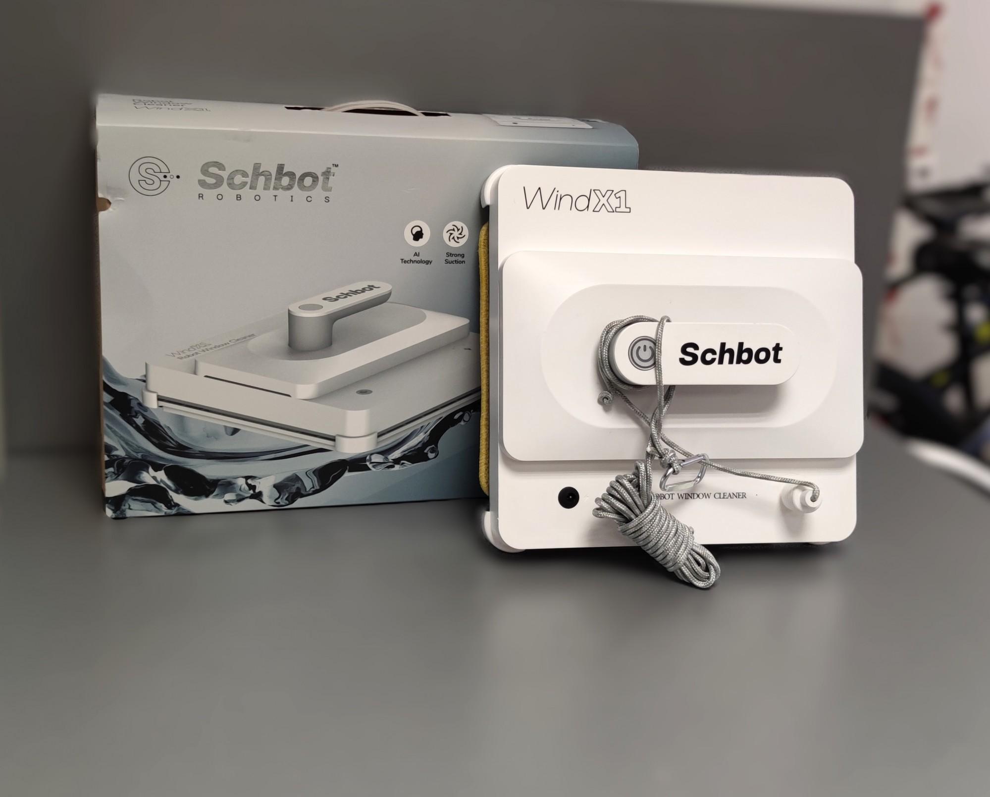 Tootefoto - Aknapesurobot Schbot Wind X1