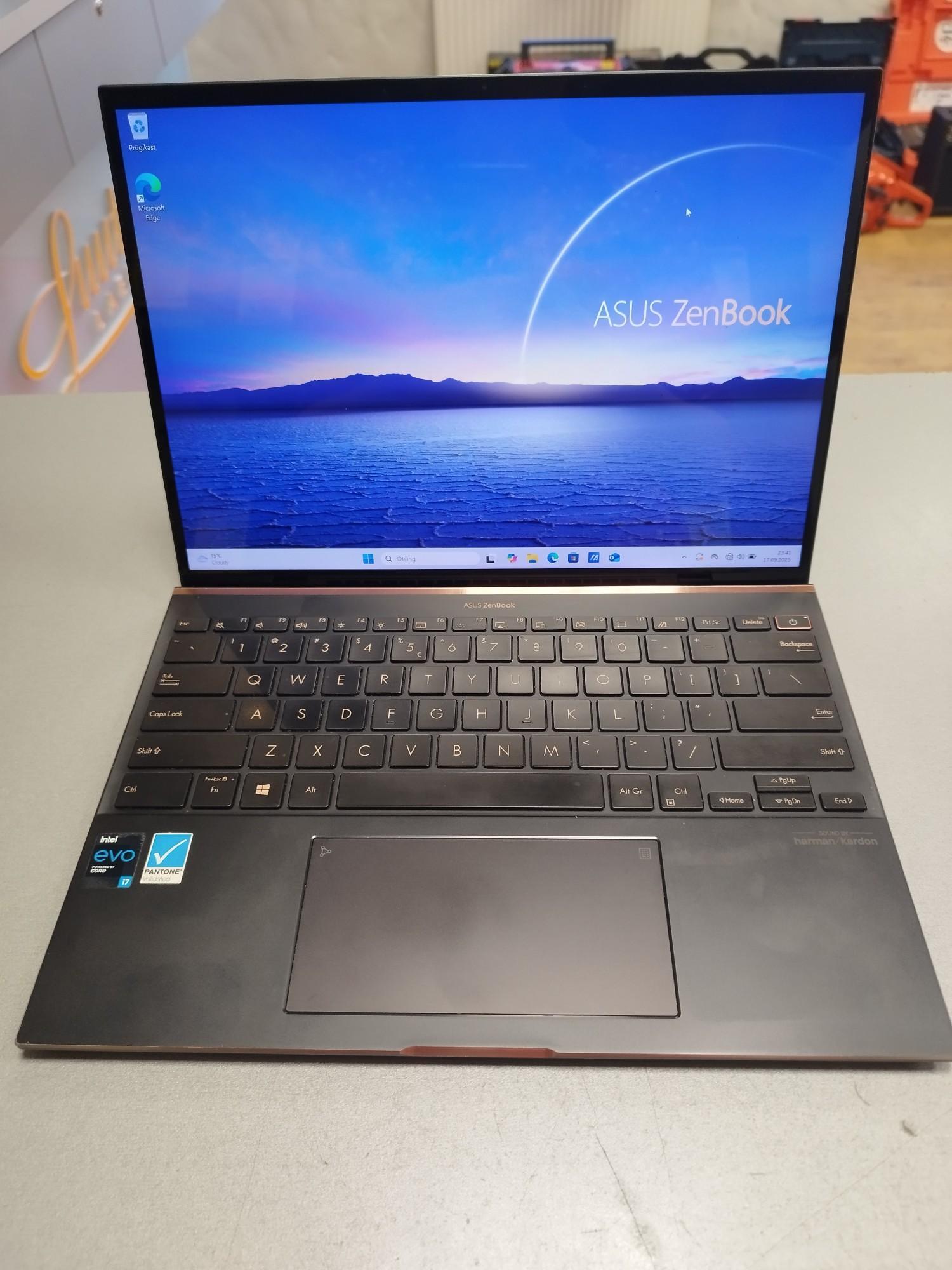 Tootefoto - Sülearvuti Asus Zenbook UX393E
