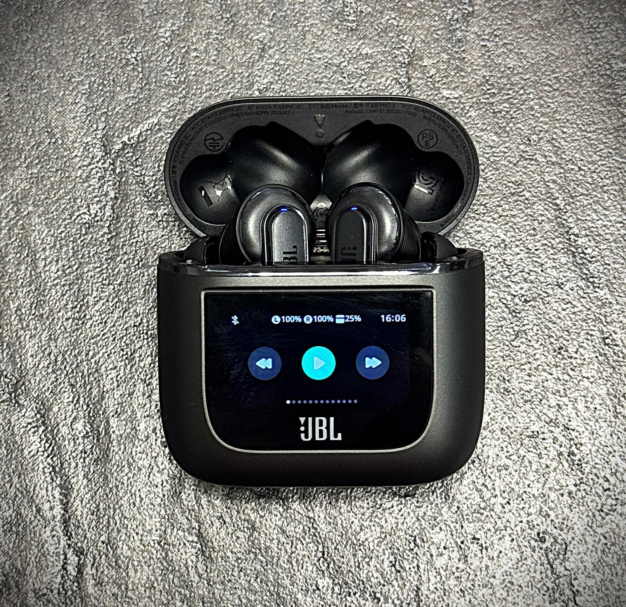 Tootefoto - Kõrvaklapid JBL Tour Pro 2