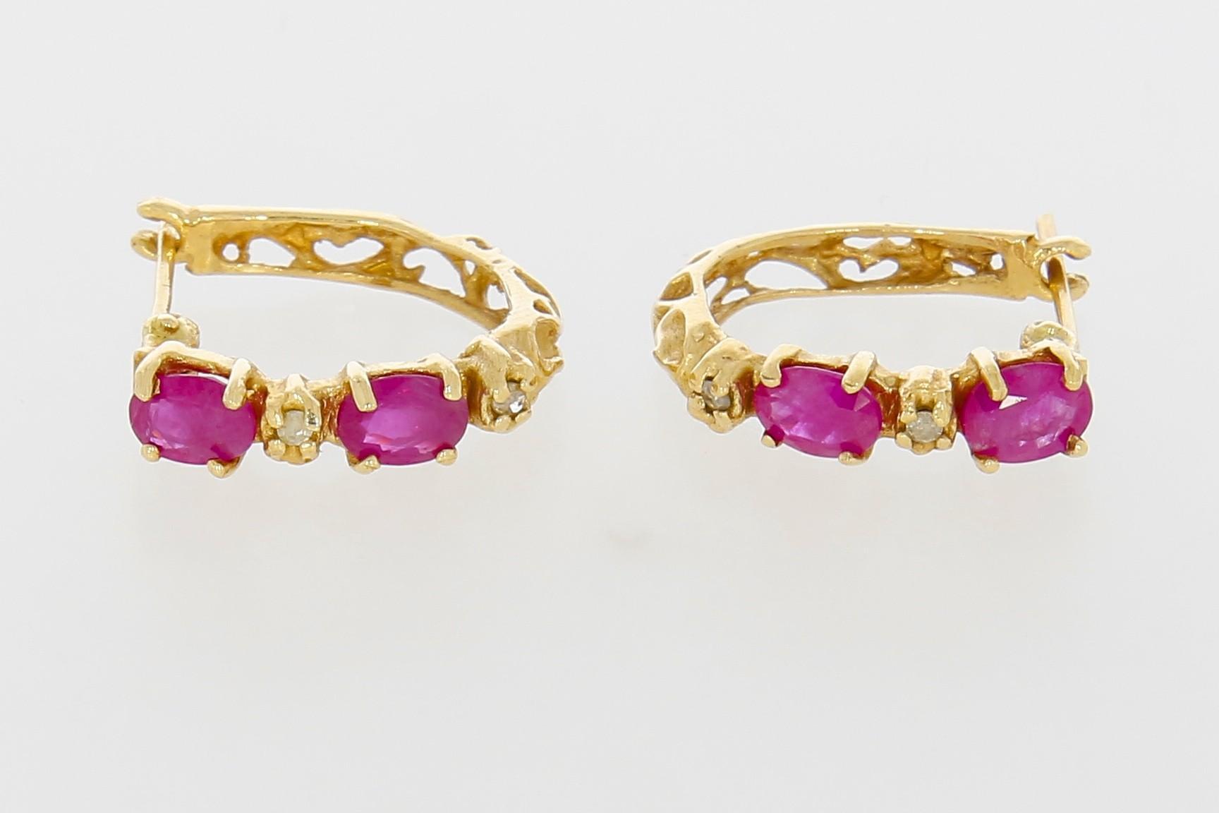 Tootefoto - Kuldkõrvarõngad 417* Rubiinid + Briljandid