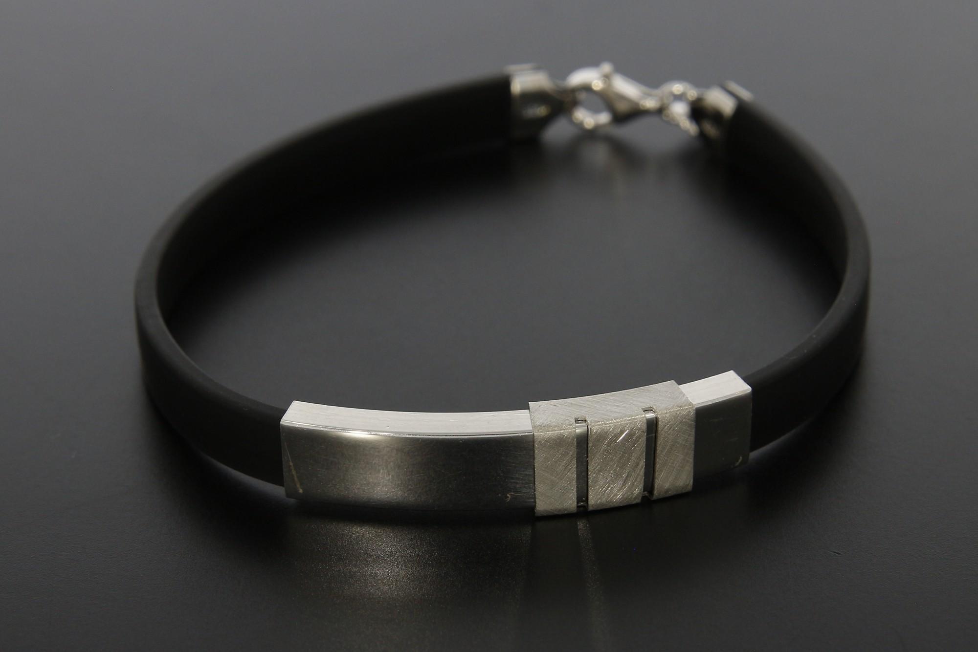 Tootefoto - Hõbedetailidega käevõru 925*