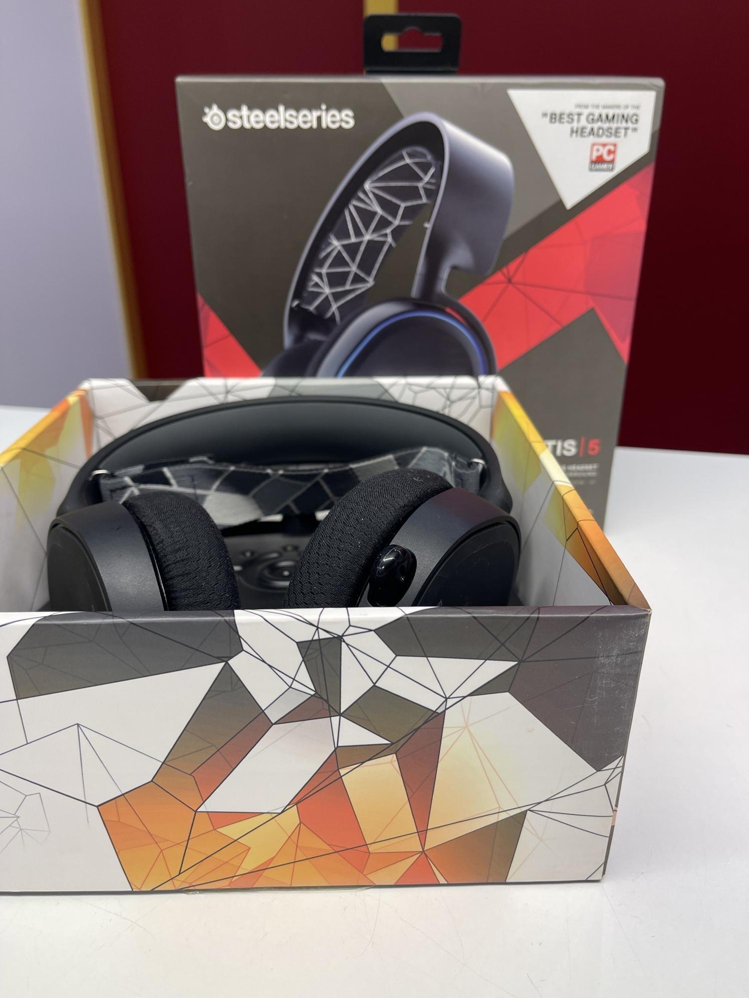Tootefoto - Kõrvaklapid STEELSERIES Arctis 5