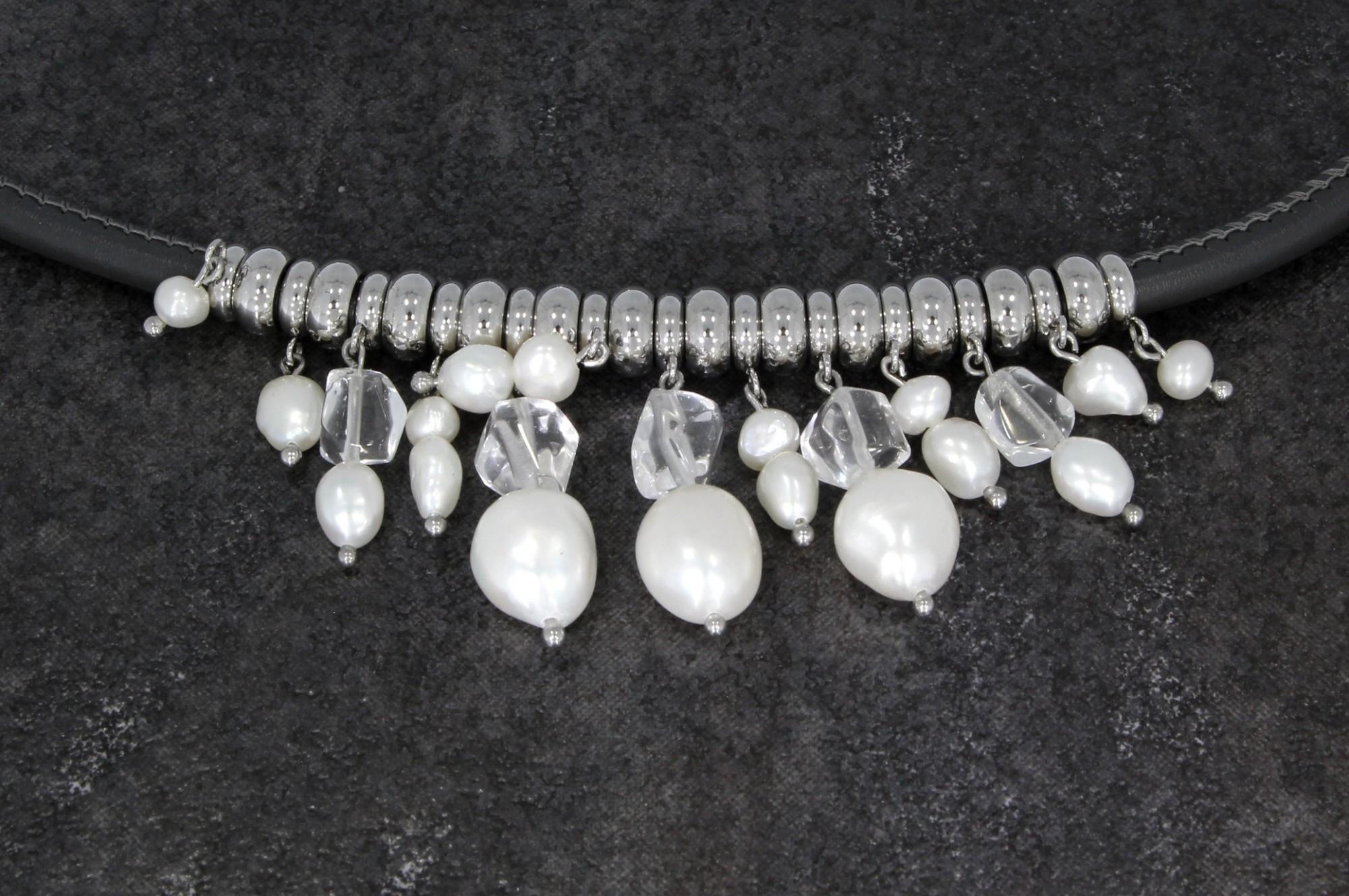 Tootefoto - Kaelakee nahast GAURA