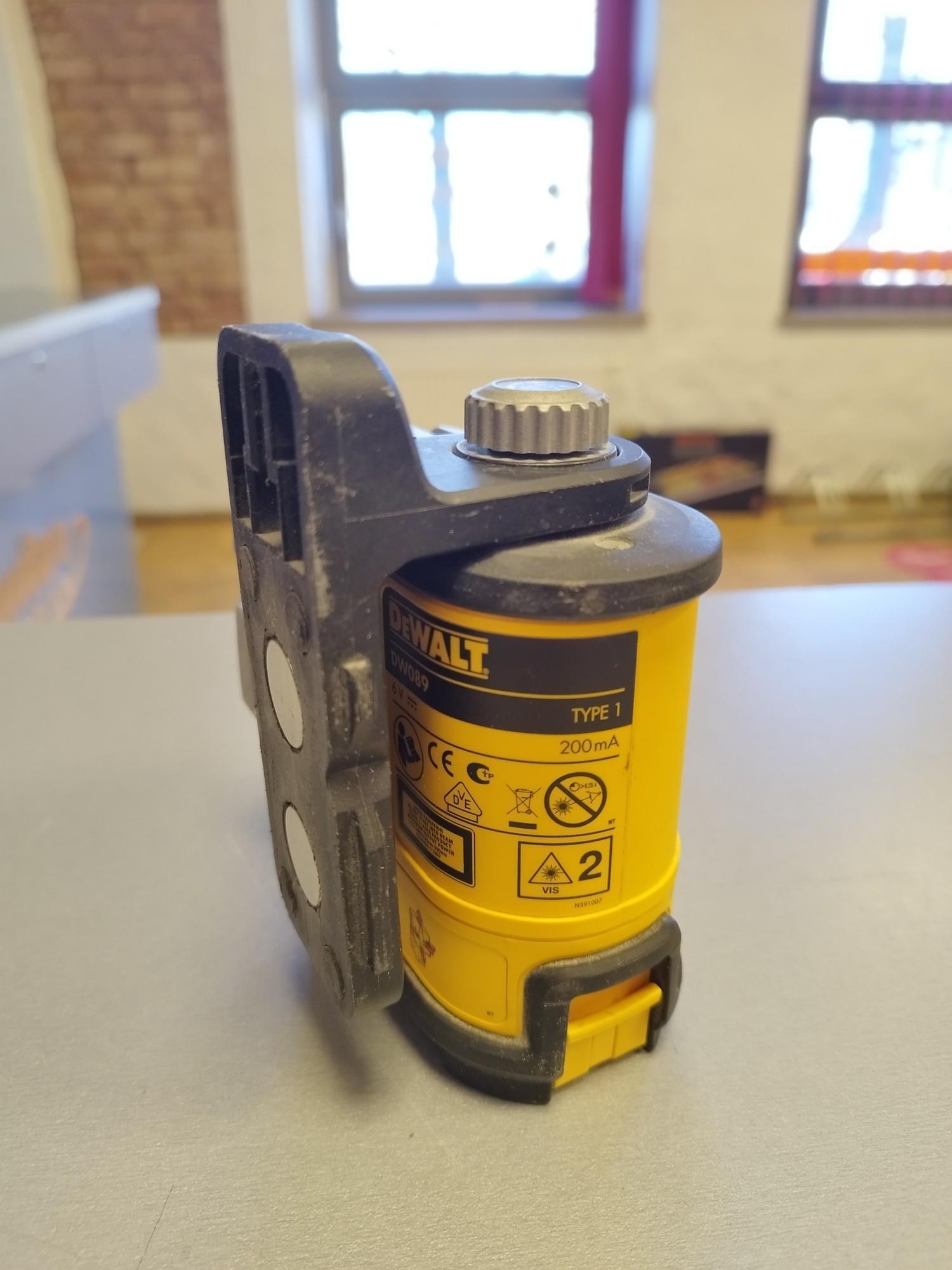Tootefoto - Laser DeWalt DW089