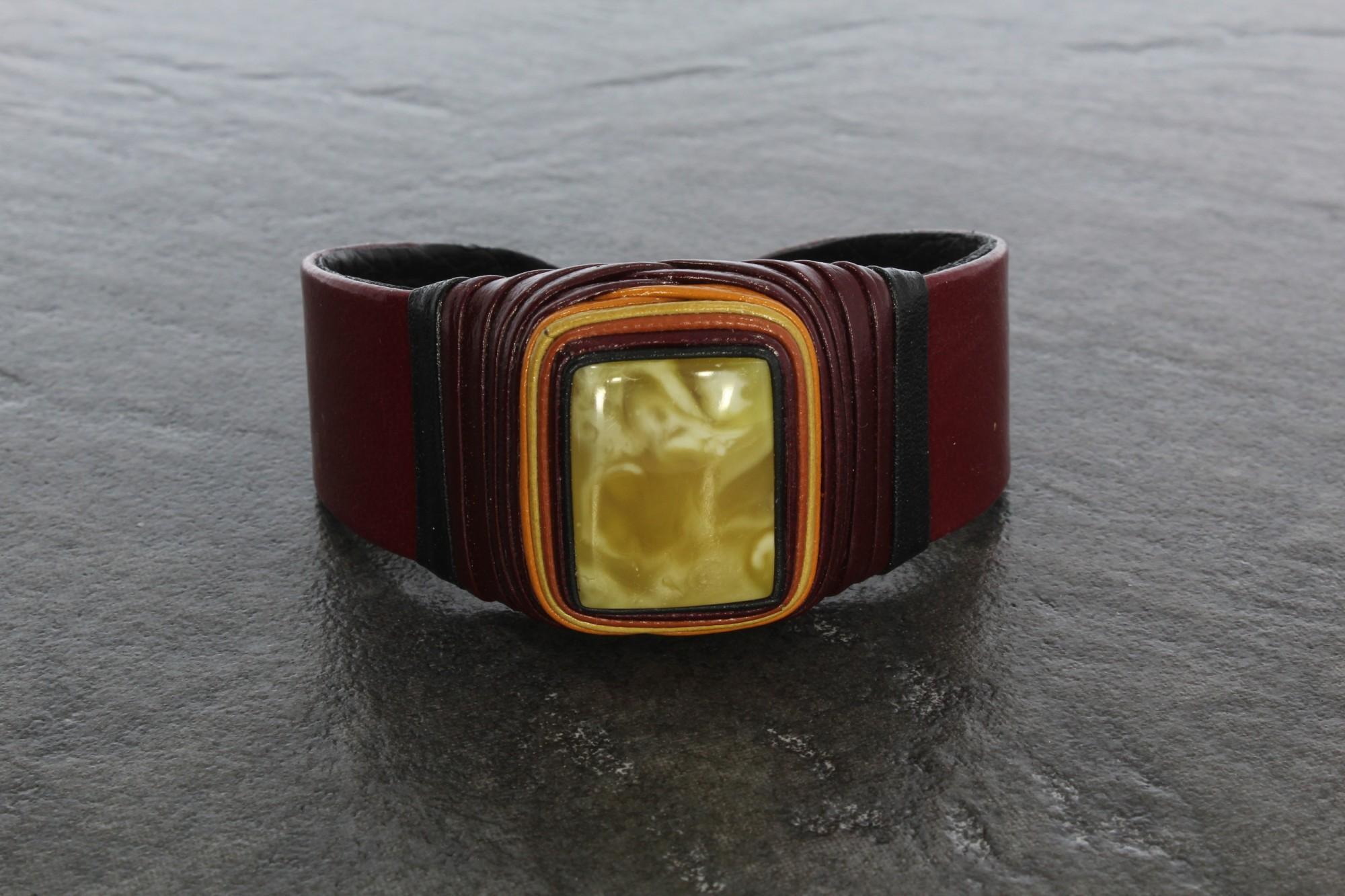 Tootefoto - Käevõru merevaiguga